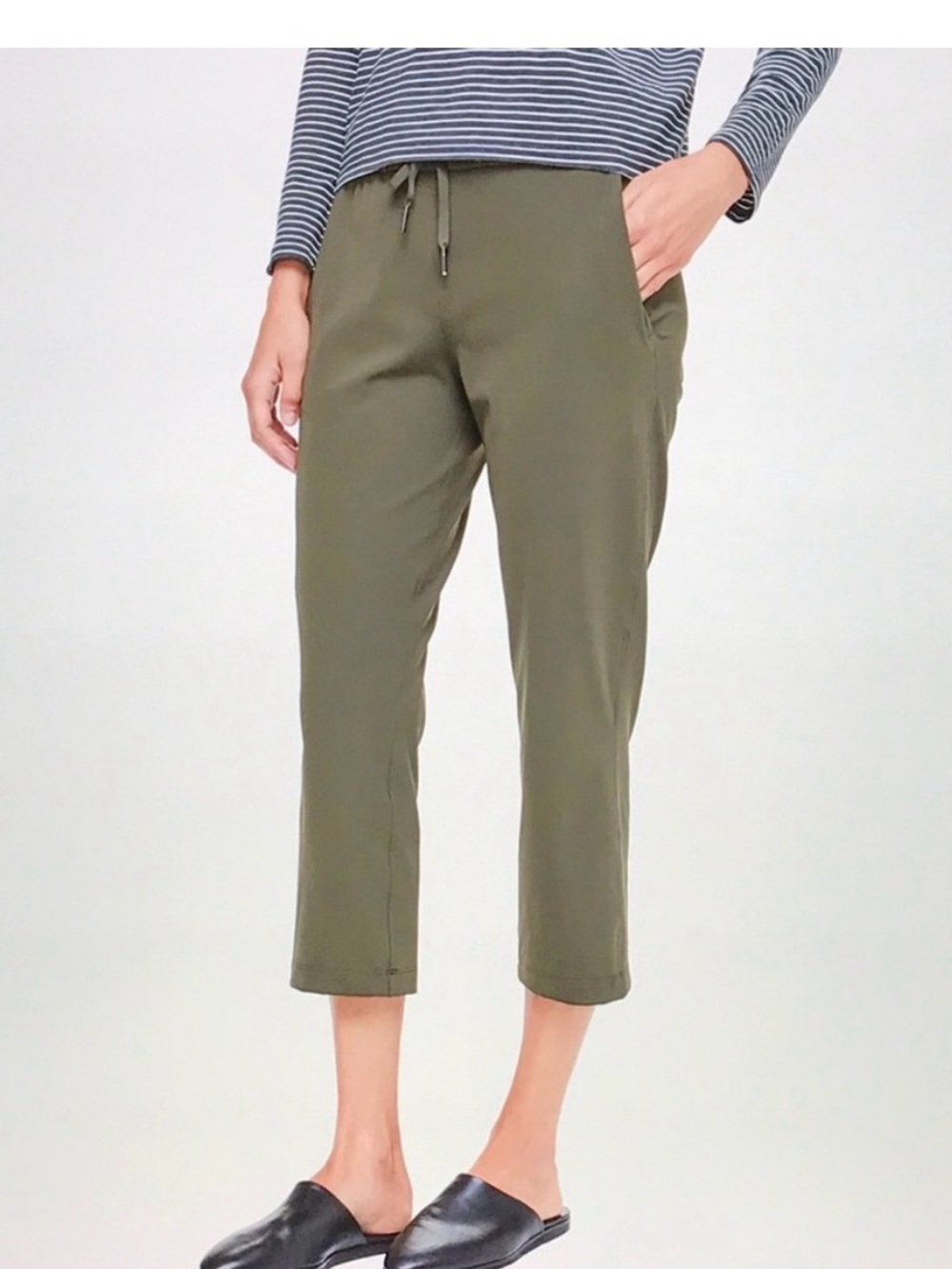Lululemon sz 6 On The Fly OTF Dark Olive Green crops stretch athleisure gorpcore